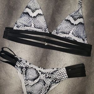 😻😻 M/L SEXY STRAPPY SNAKE PRINT BIKINI